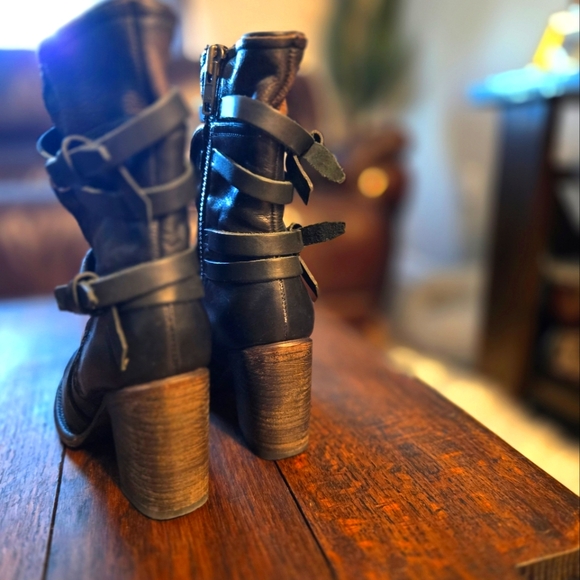 Freebird Black Distressed Ankle Boots - Picture 15 of 16